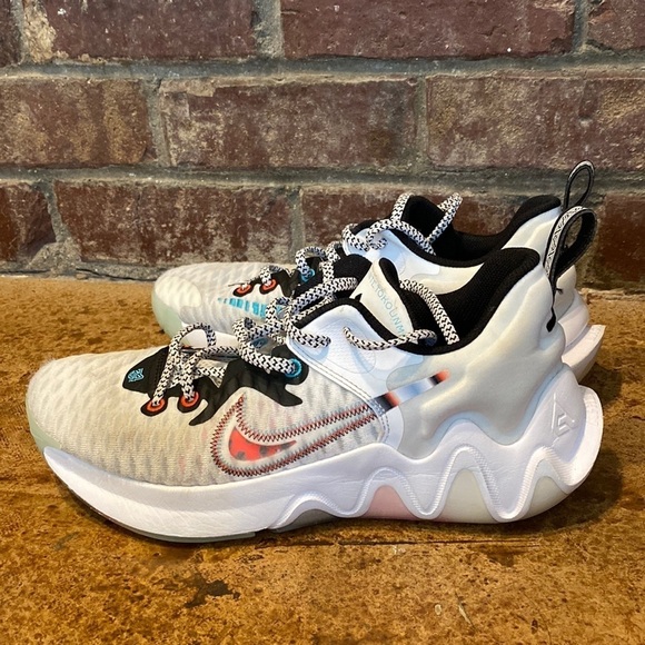 NIKE‎ Giannis Immortality Shoes in White Blue Red Basketball Shoes main image 10